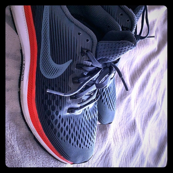 Nike running shoes - Picture 1 of 2